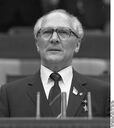 535px-Bundesarchiv_Bild_183-1986-0421-044252C_Berlin252C_XI__SED-Parteitag252C_Erich_Honecker.jpg