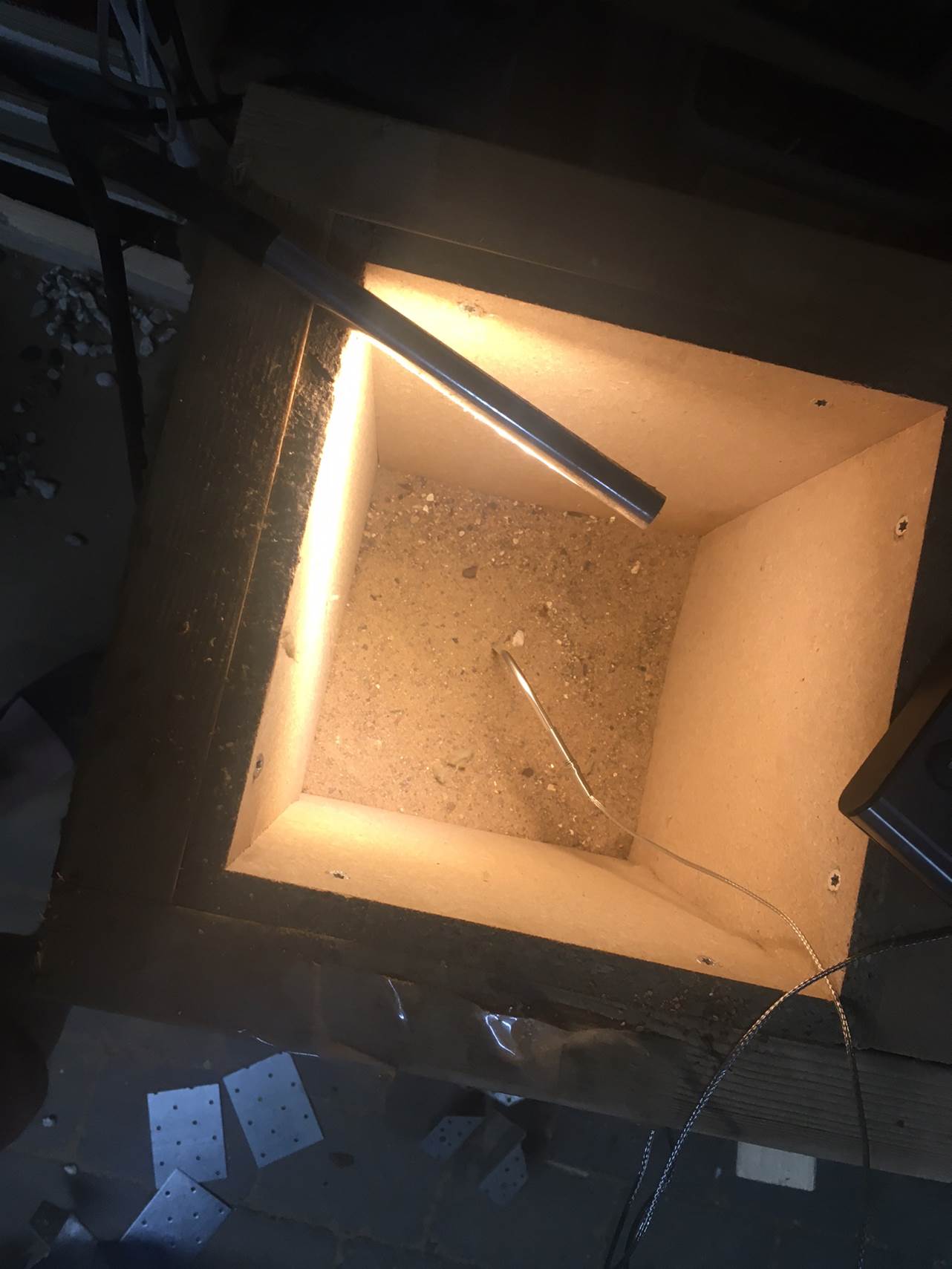 Et billede, der indeholder indend�rs, snavset

Automatisk genereret beskrivelse